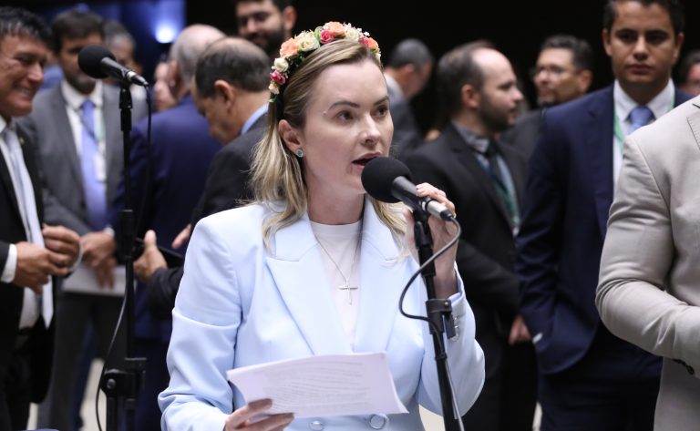 Proposta que permite matrícula escolar em município vizinho é aprovada por comissão