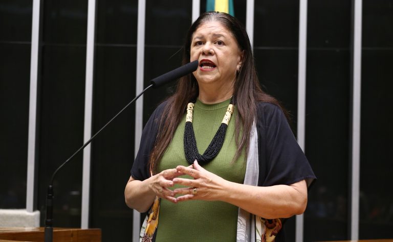 Comissão aprova projeto que impede corte do BPC pela posse de veículo familiar