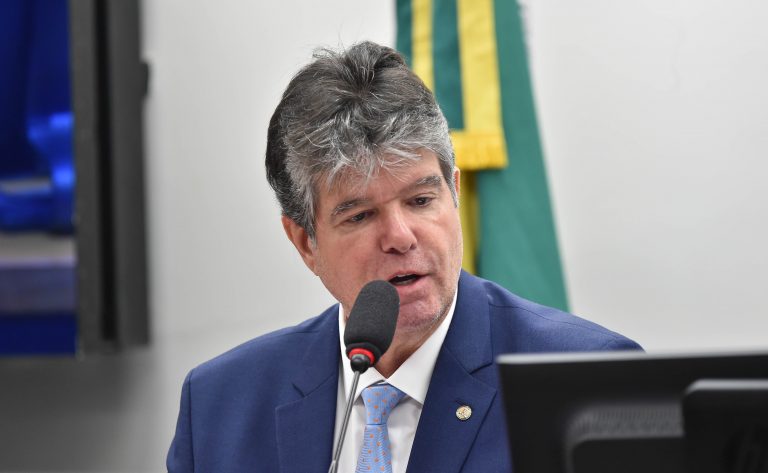 Comissão da Câmara aprova maior transparência em processos do INSS