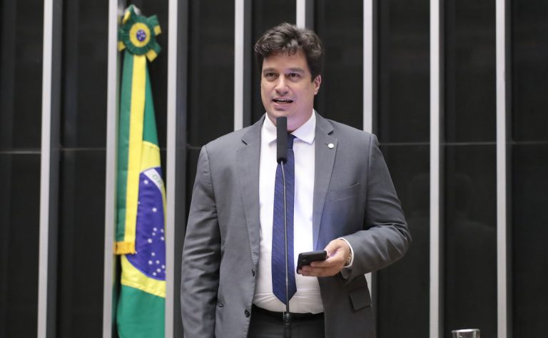 Comissão da Câmara aprova regulamentação para uso de inteligência artificial no trabalho