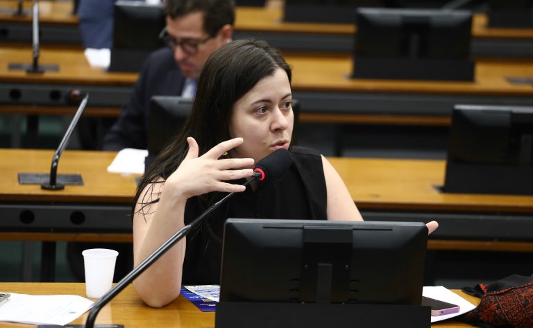 Comissão aprova proibição de porte de arma para agentes sob efeito de drogas