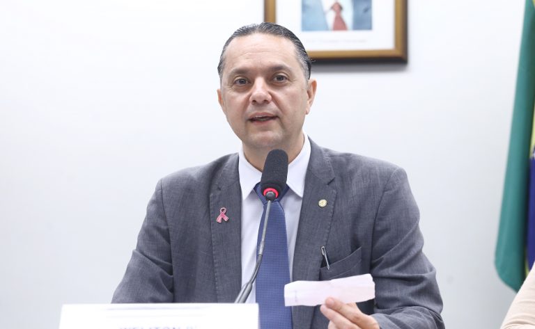 Comissão especial sobre câncer aborda doença renal crônica
