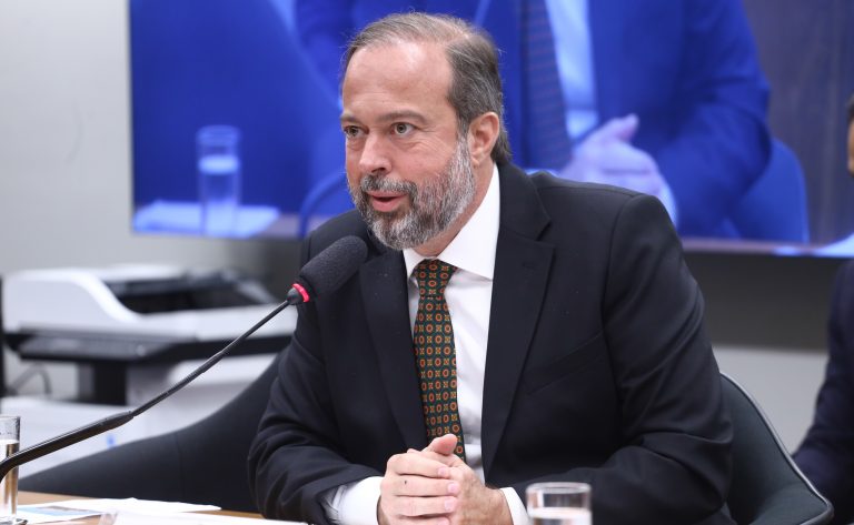 Comissão da Câmara ouvirá ministro de Minas e Energia na próxima quarta-feira