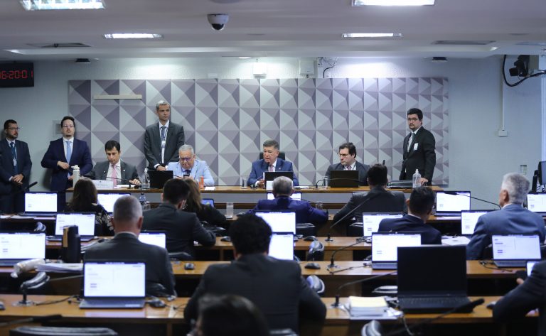 CPMI do INSS adia oitivas após ausência de convocados