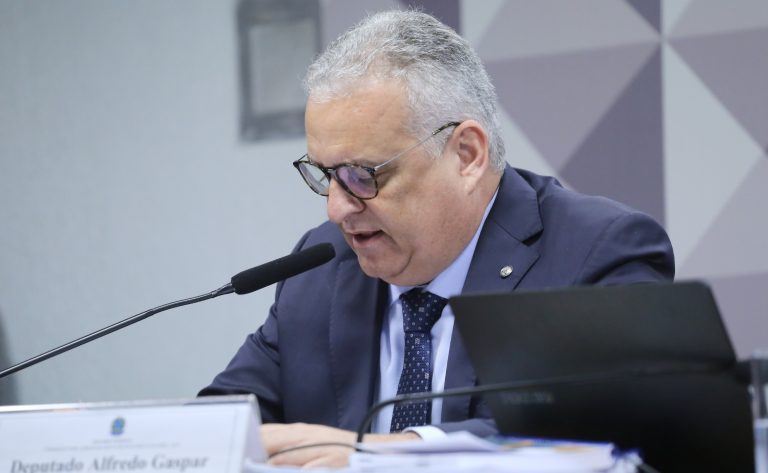 CPMI do INSS se aproxima do fim, com votação do relatório prevista para esta noite