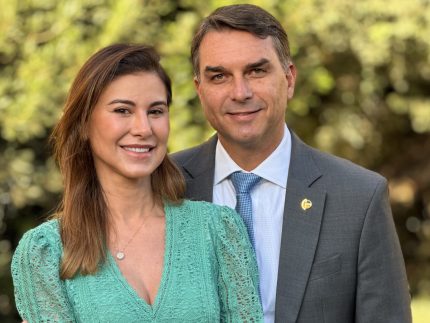 Fernanda Bolsonaro vislumbra papel de primeira-dama e apoio ao marido na esfera política