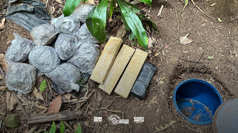 Força Tática encontra tambor com entorpecentes no Morro São Bento, em Santos