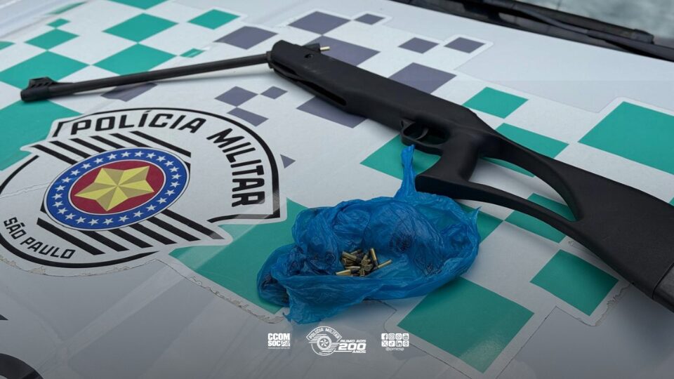 Indivíduo é detido por posse irregular de armamento em Cajati durante fiscalização ambiental