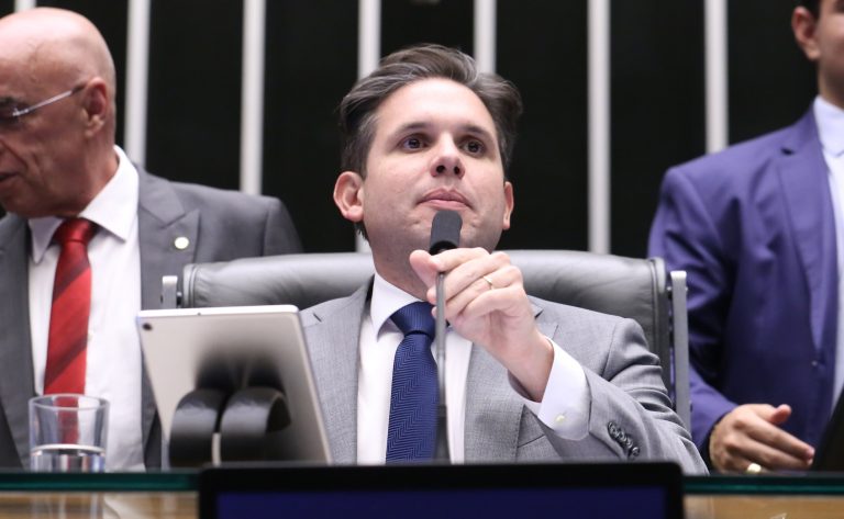 Hugo Motta destaca que aprovação da PEC da Segurança Pública reflete equilíbrio e diálogo
