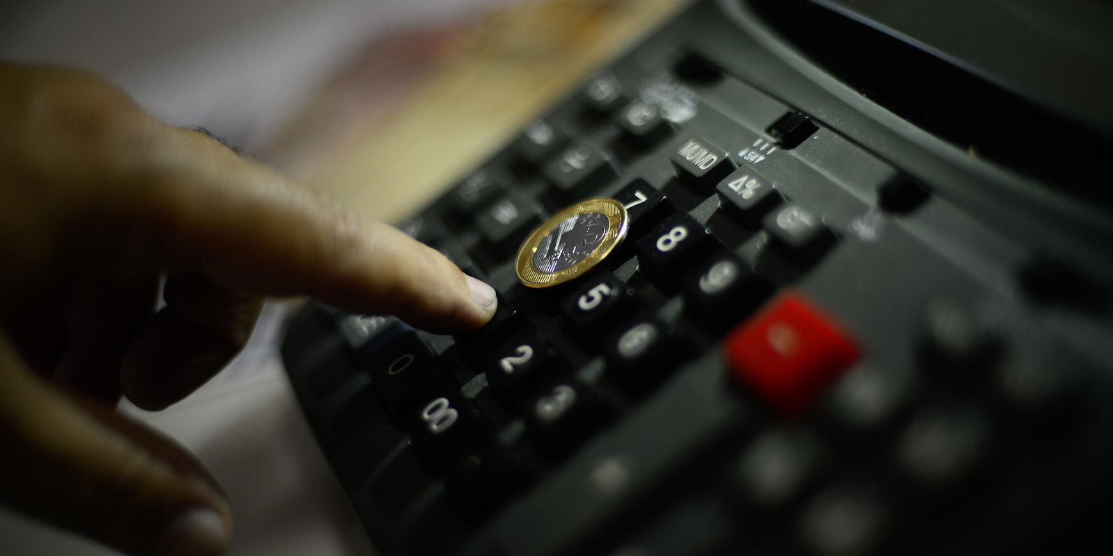 IPCA acelera para 0,7% em fevereiro, mas inflação anual desacelera para 3,81%