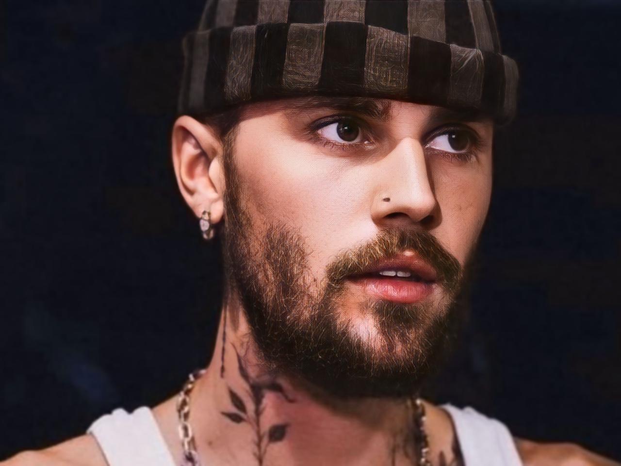 Justin Bieber arremessa garrafa em fotógrafos após jantar em West Hollywood