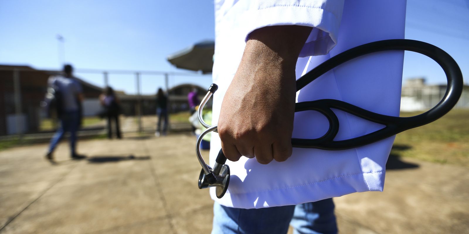 MEC aplica sanções a mais de 50 cursos de medicina por performance inadequada