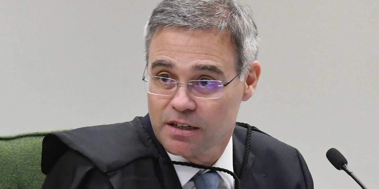 André Mendonça enfatiza que juiz deve assumir responsabilidades, não buscar o estrelato
