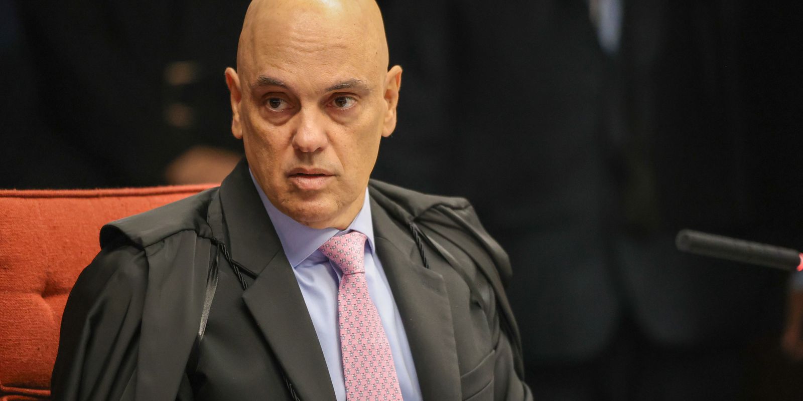 Moraes emite ordem de libertação para prisão domiciliar de Bolsonaro