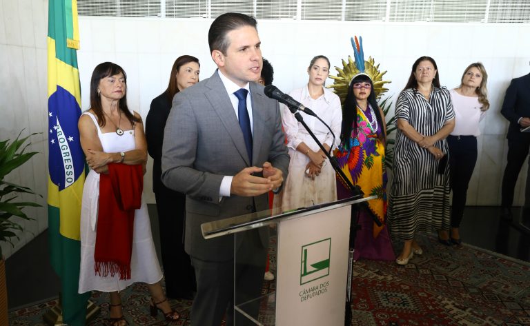Projetos da bancada feminina serão prioridade de votação na Câmara, afirma Motta