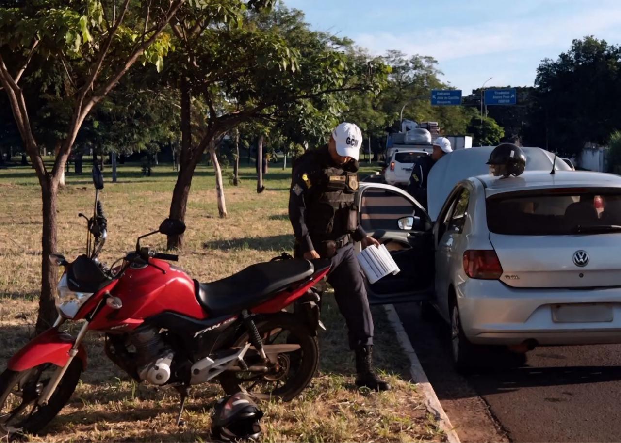Mulher é detida em Campo Grande após atropelar marido e suposta amante
