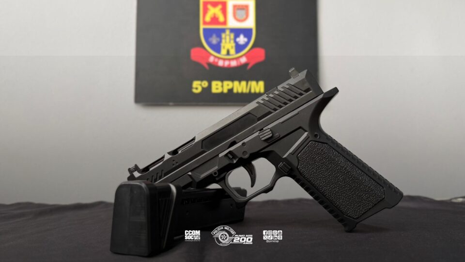 Polícia Militar apreende simulacro de arma em escola na zona sul