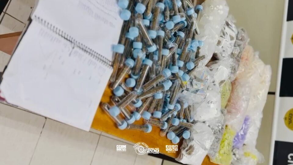 Polícia militar localiza drogas e registros do tráfico em imóvel abandonado em Várzea Paulista