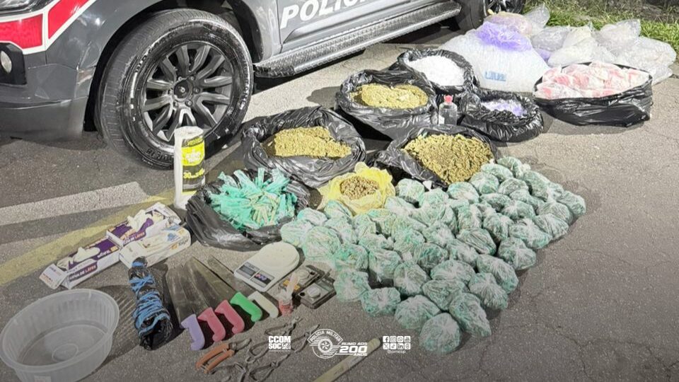 Polícia Militar apreende mais de 32 kg de maconha em barraco usado como depósito de drogas na zona norte