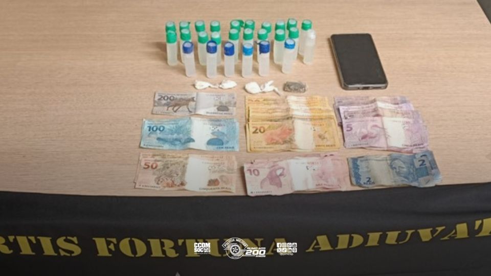 Polícia Militar prende dupla por tráfico de drogas em Itaquera