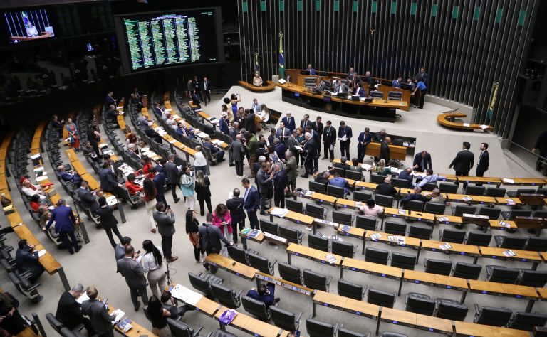 Mudanças na progressão de pena e criação de polícias municipais geram debate em torno da PEC da Segurança Pública