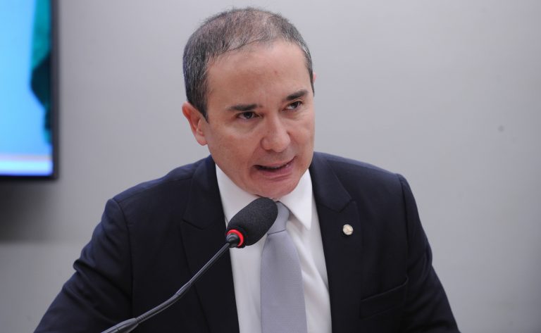 Câmara analisa projeto que define critérios para danos morais