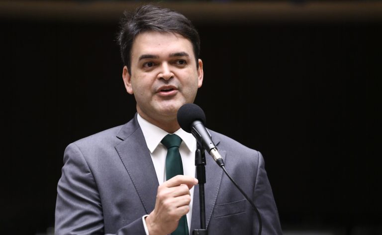 Projeto de lei propõe novas regras para visitas de autoridades a detidos