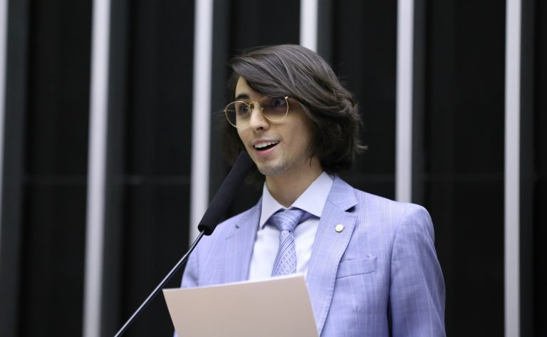 Proposta estimula alunos do ensino médio a criarem soluções para desafios municipais