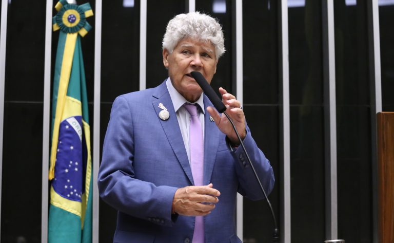 Proposta exige que órgãos públicos aceitem documentos via e-mail institucional