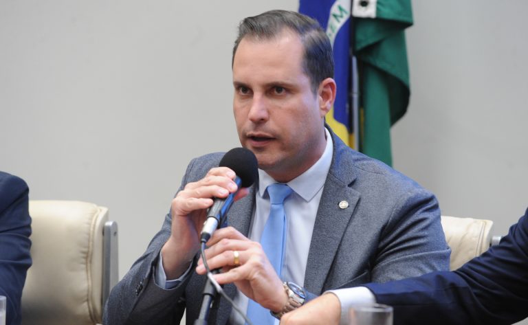Projeto de lei em análise na Câmara busca impedir reserva de mercado na pesca esportiva e exige base científica para restrições