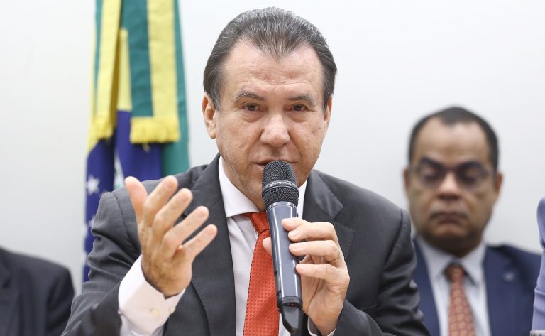 Ministro do Trabalho aponta redução de jornada e regras para aplicativos como prioridades