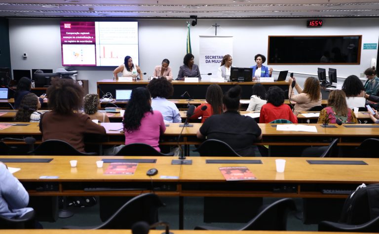 Secretaria da Mulher da Câmara intensifica combate à violência de gênero com campanha em março