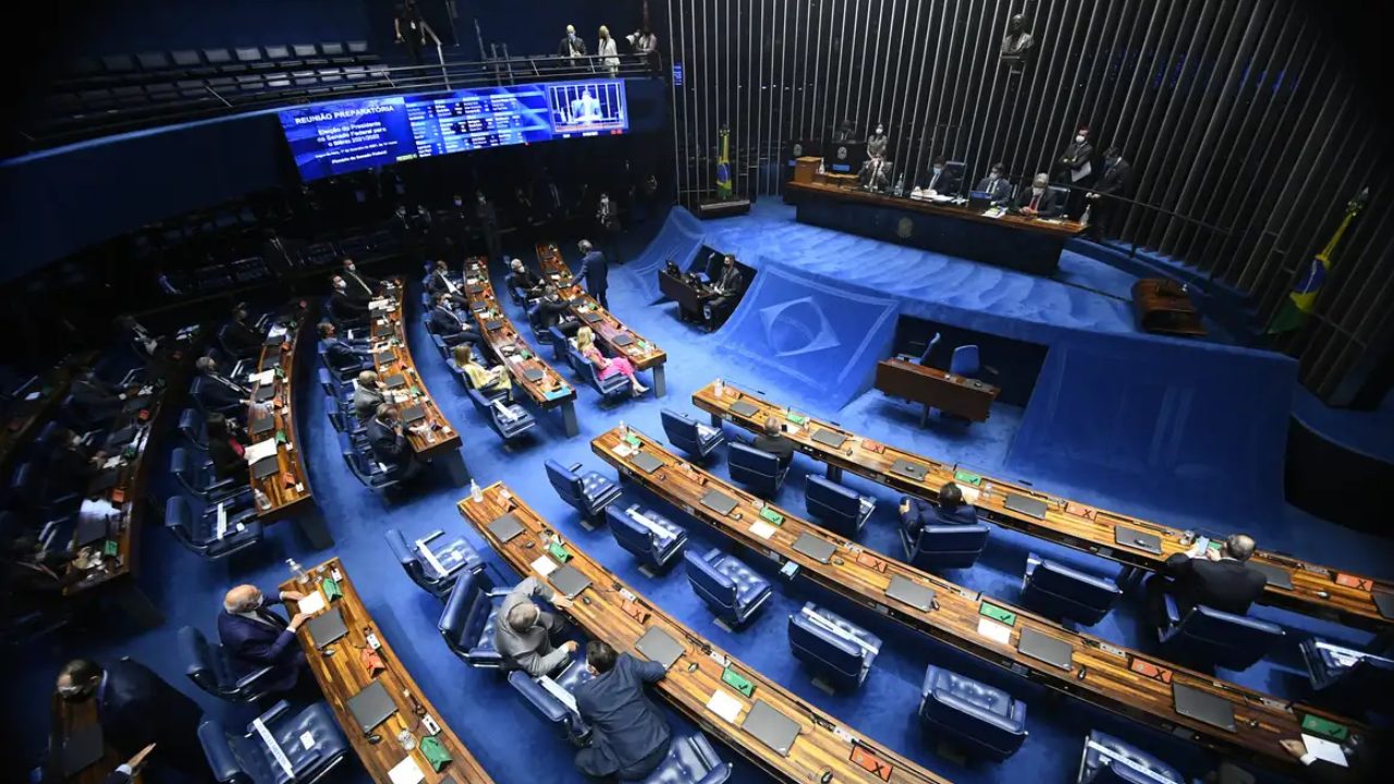 Senado aprova ampliação gradual da licença-paternidade para até 20 dias
