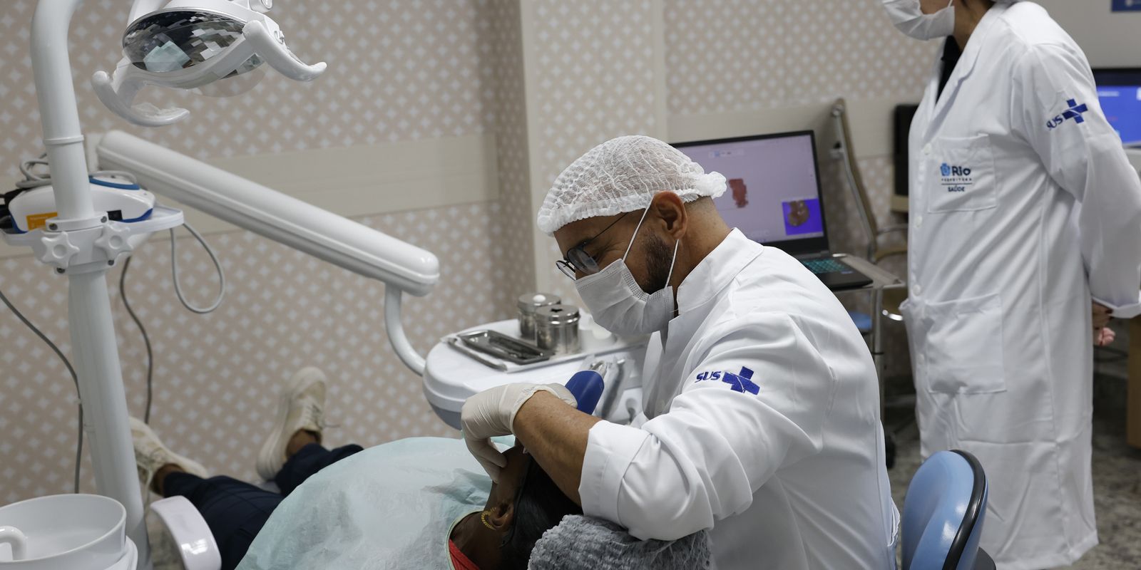 SUS oferecerá reconstrução dentária gratuita a mulheres vítimas de violência