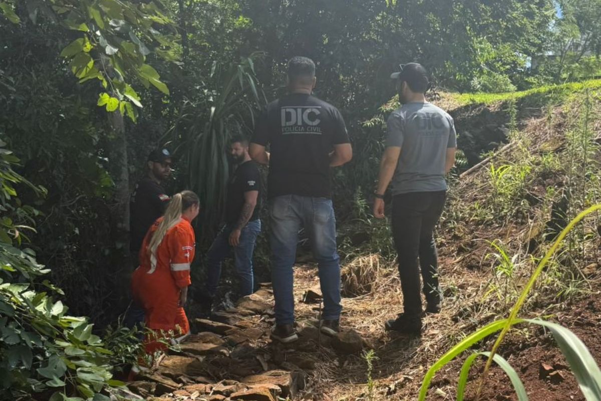 Suspeito simulou jogar futebol com cabeça de adolescente decapitado, diz investigação