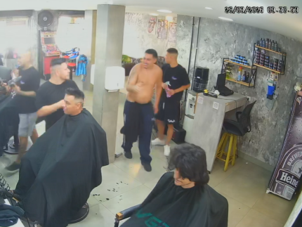 Portal LeoDias obtém imagens de Pedro em barbearia antes de incidente