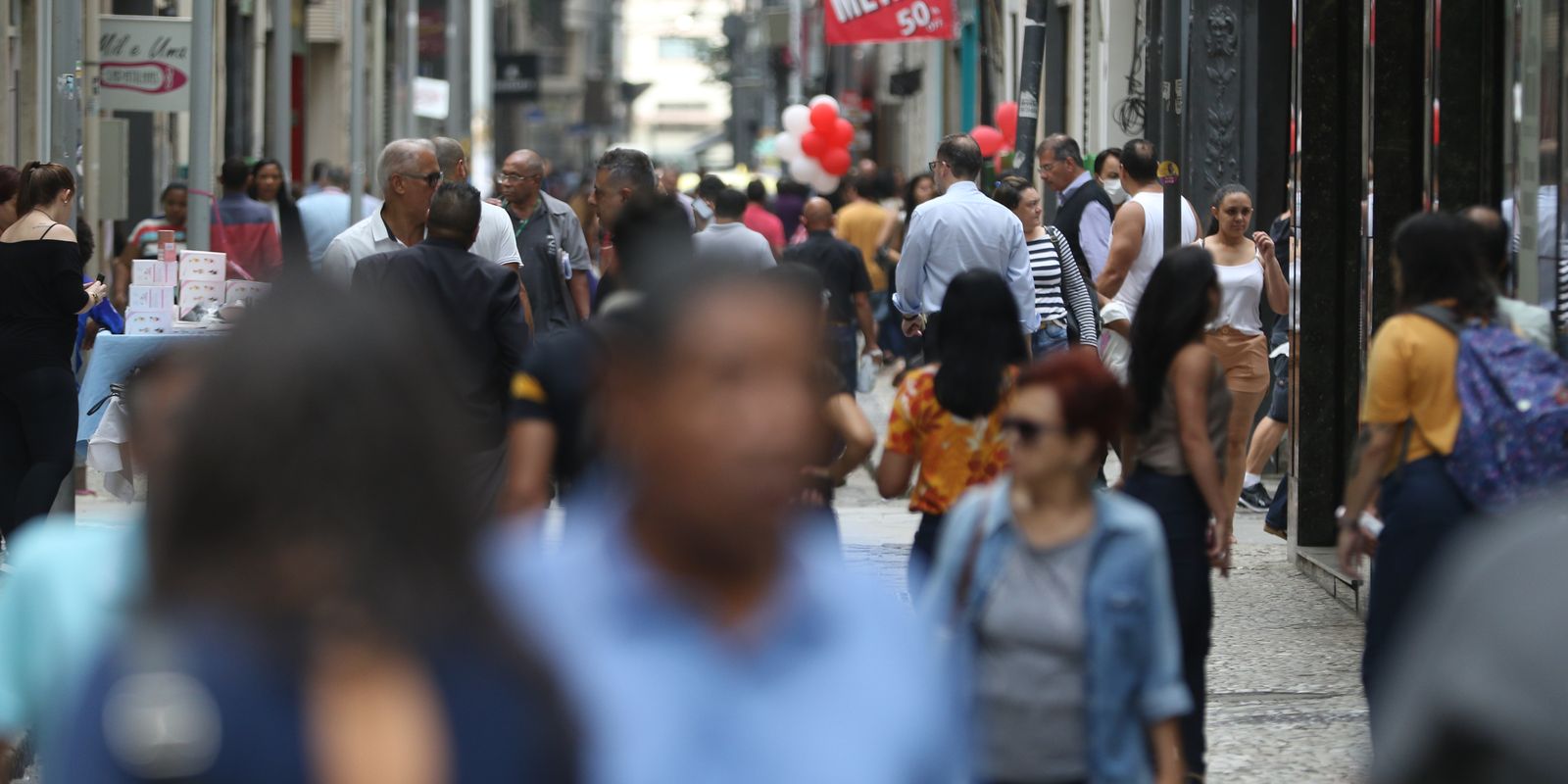 Pagamento do abono salarial para nascidos em março e abril é iniciado