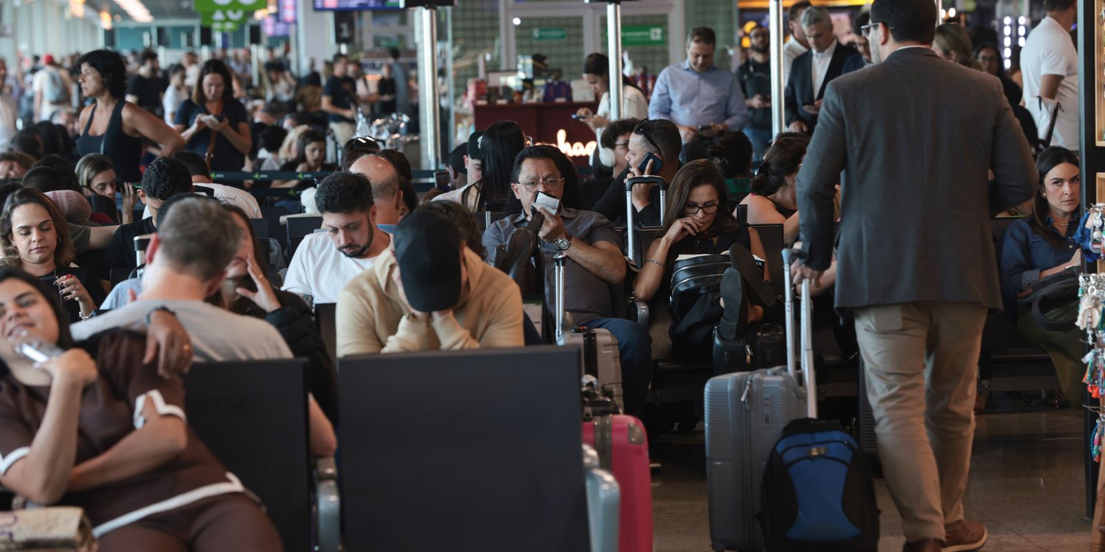 Aeroporto de Congonhas estende operação até a madrugada após pane