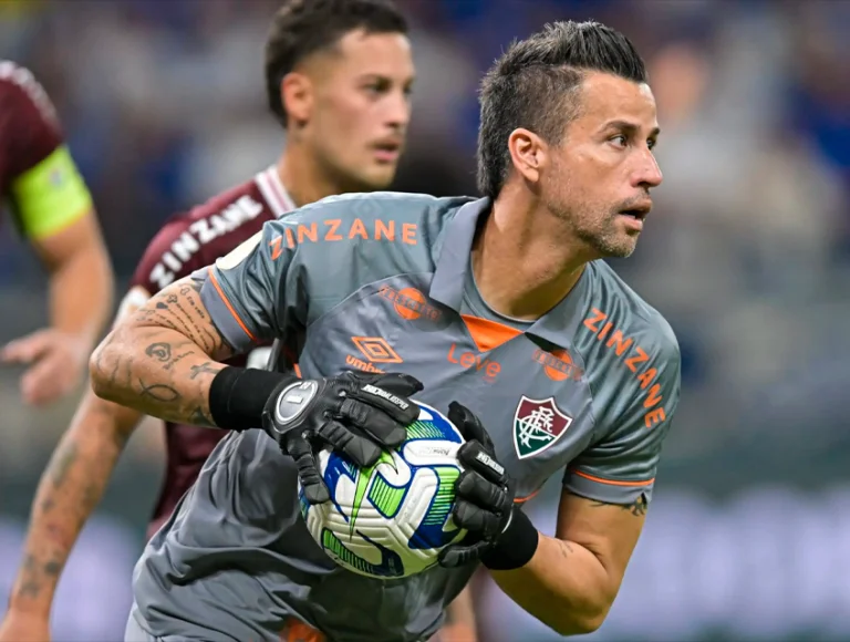 Depois de bater recorde de idade, Fábio busca nova marca histórica na Libertadores