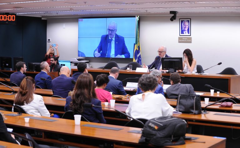 Especialistas apontam que elevação de impostos sobre itens médicos prejudica hospitais e pacientes