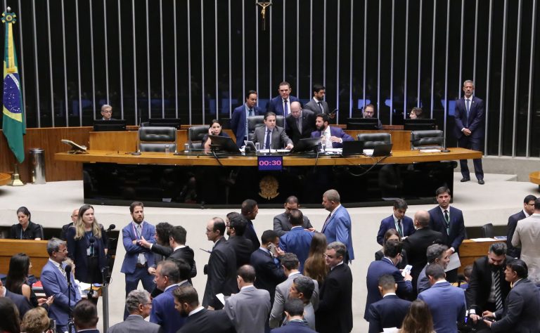 Câmara aprova aumento de multas para adulteração de combustíveis