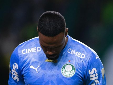 Palmeiras denuncia suposto racismo contra goleiro Carlos Miguel após dérbi