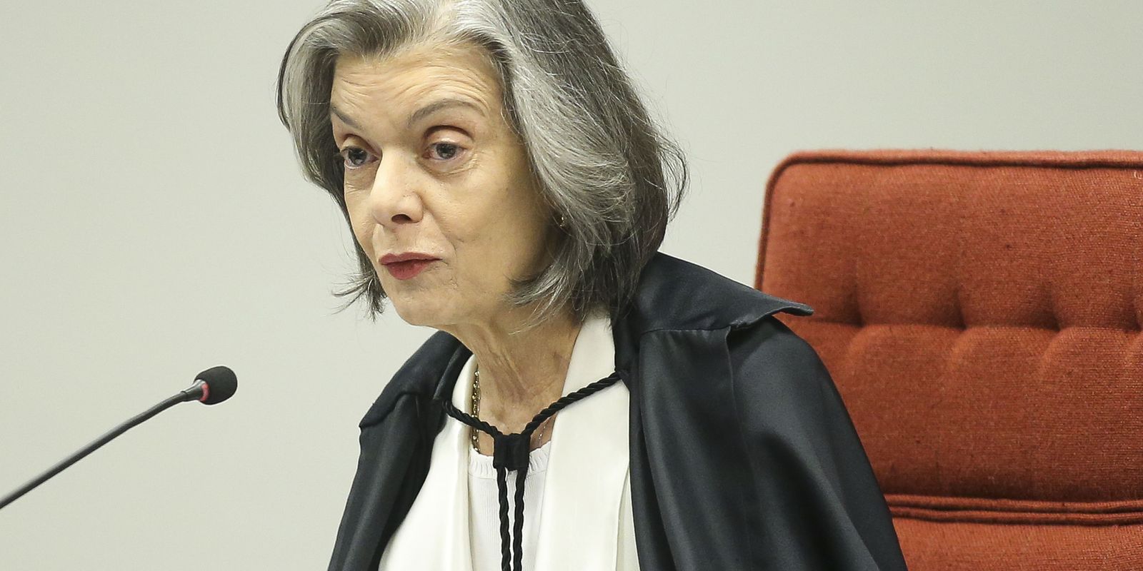 Cármen Lúcia adianta votação para definir nova presidência do TSE