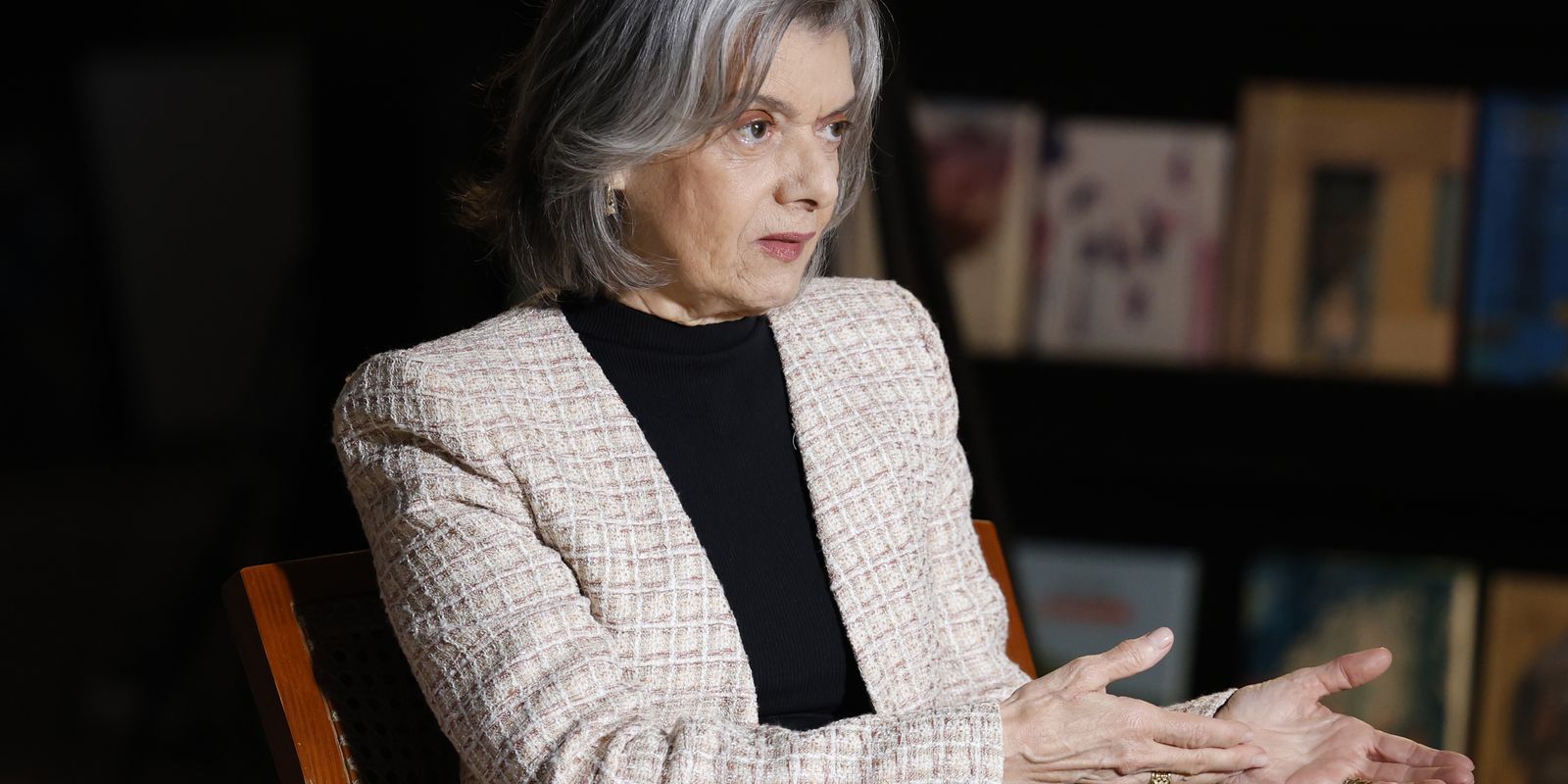 Cármen Lúcia revela pressão familiar para renunciar ao STF após ofensas sexistas