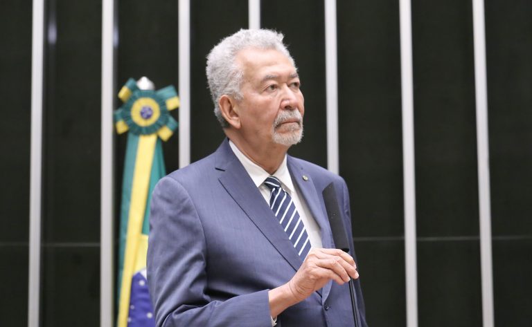 Comissão aprova medida que força bancos a disponibilizar meio de pagamento em conta-salário
