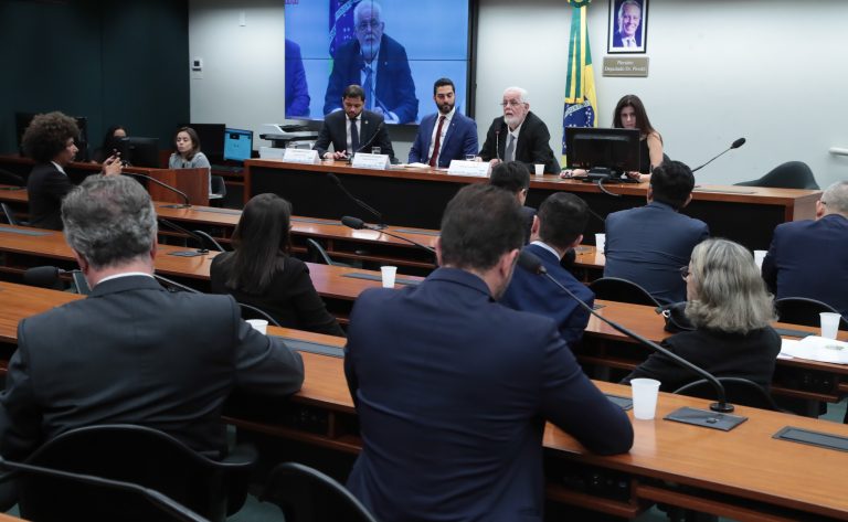 Comissão de saúde analisa progresso na retomada da fabricação nacional de fármacos