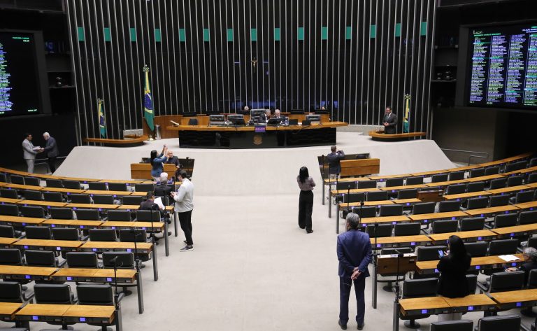 Câmara avalia pedidos de urgência para votação de propostas; veja detalhes