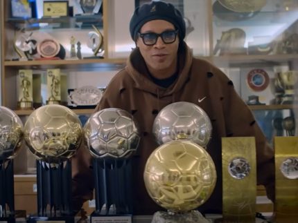 Documentário sobre Ronaldinho Gaúcho revela trailer; veja data de estreia