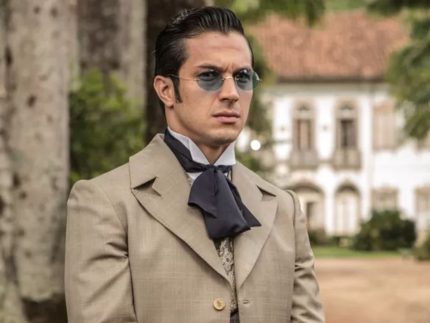 Rômulo Estrela em evidência com dois papéis simultâneos na Globo