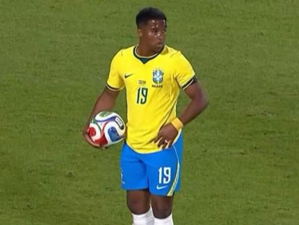 Endrick expressa desejo de não ter filho no futebol e descreve esporte como 'ambiente desafiador'